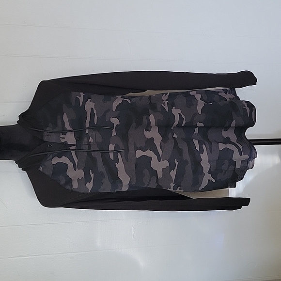 Express women lightweight camo hoodie size medium - Picture 6 of 8